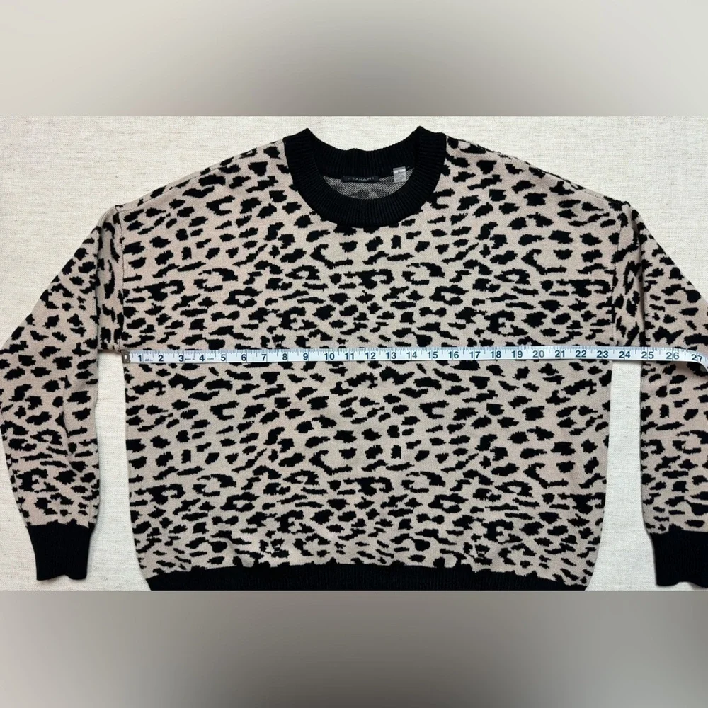 Tahari Sweater Woman’s Medium Cheetah Print Long Sleeve Crewneck Pullover Animal